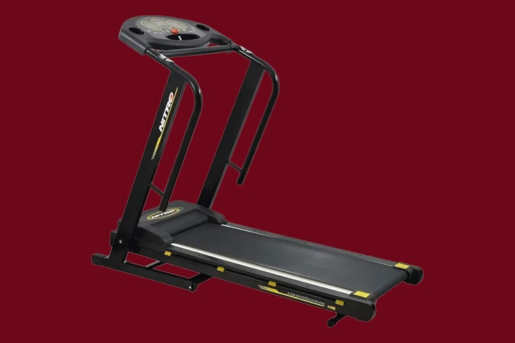 Uma das melhores esteiras residenciais para 2026: Esteira Poli Sports Nitro N16 preta, ideal para treino em casa com economia de espaço e durabilidade.