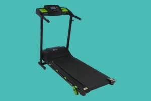 Esteira ergométrica preta Dream Fitness linha Concept, com estrutura em aço carbono, painel digital frontal, braços de apoio laterais e lona de corrida sobre base compacta dobrável.